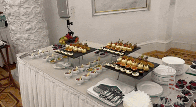    Как угощали гостей перед заседанием. Видео: "Вы слушали маяк"