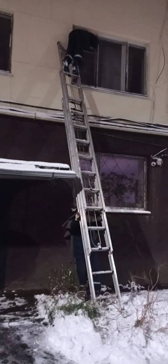    Спасатели по запаху нашли труп в квартире дома в ПетрозаводскеГосударственный комитет Карелии ОЖ и БН