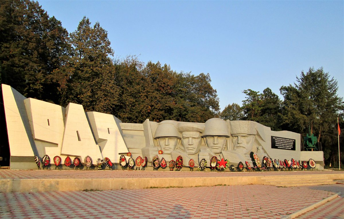 Мемориал в Эльхотово. Фото с сайта https://zemteacher.apkpro.ru/vacancies/23358