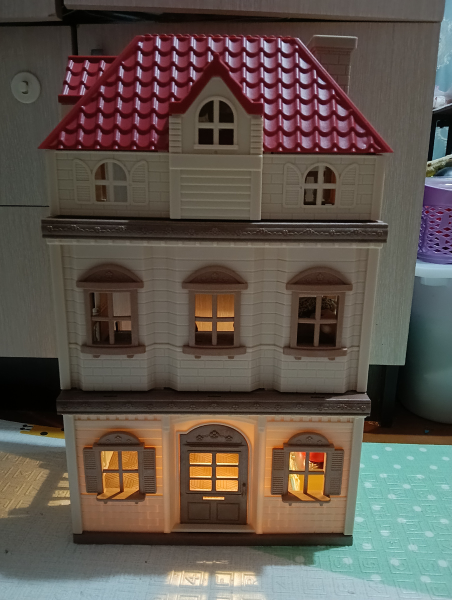 Дом, собирается просто и легко.