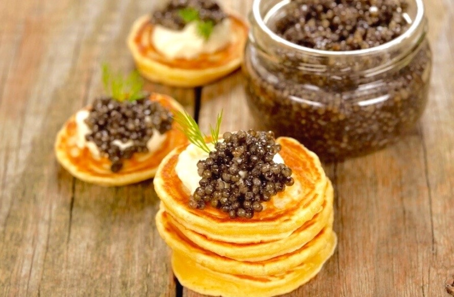 Оладьи с осетровой икрой.