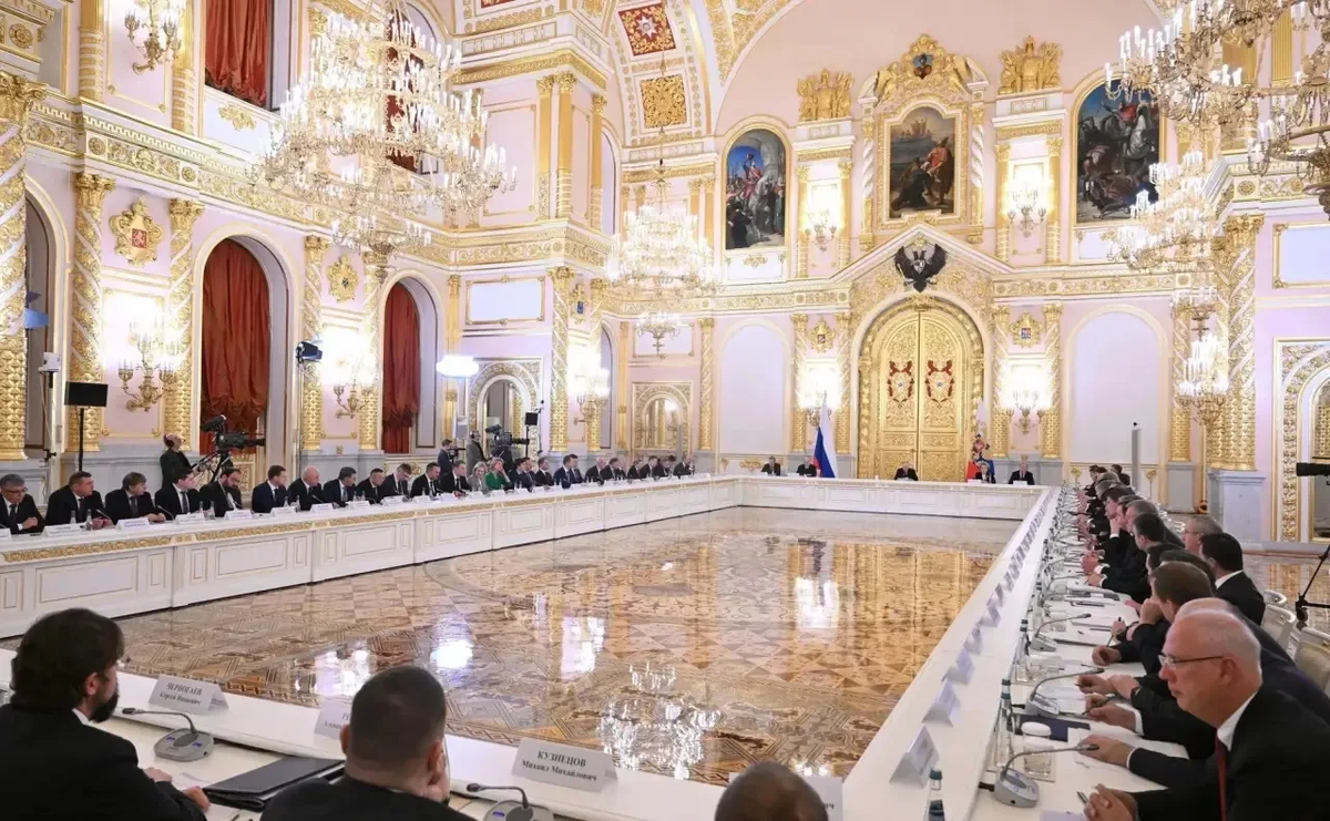     Владимир Путин назвал ключевые задачи для регионов на 2026 год