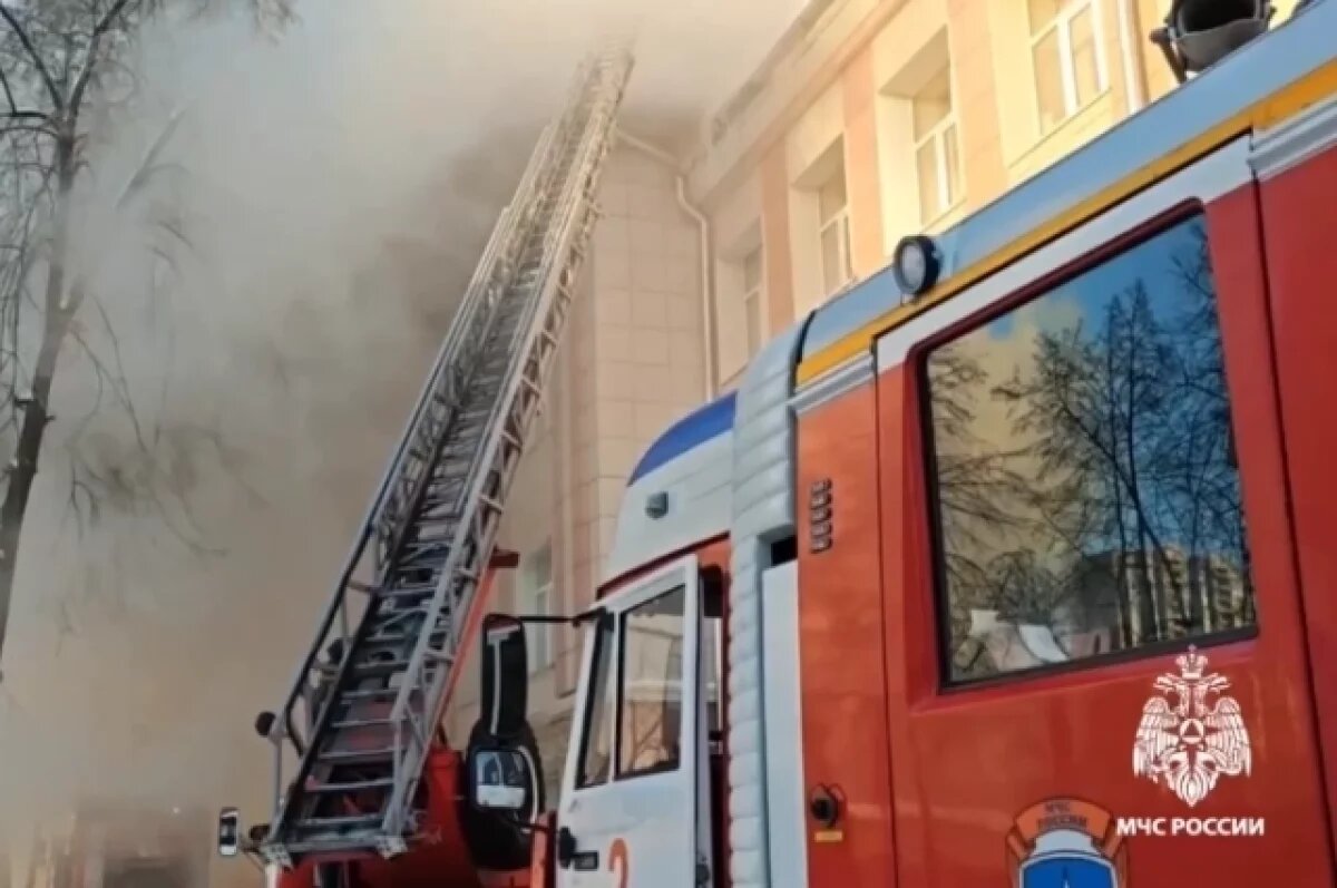    В Новосибирске эвакуировали 670 человек из педколледжа из-за пожара