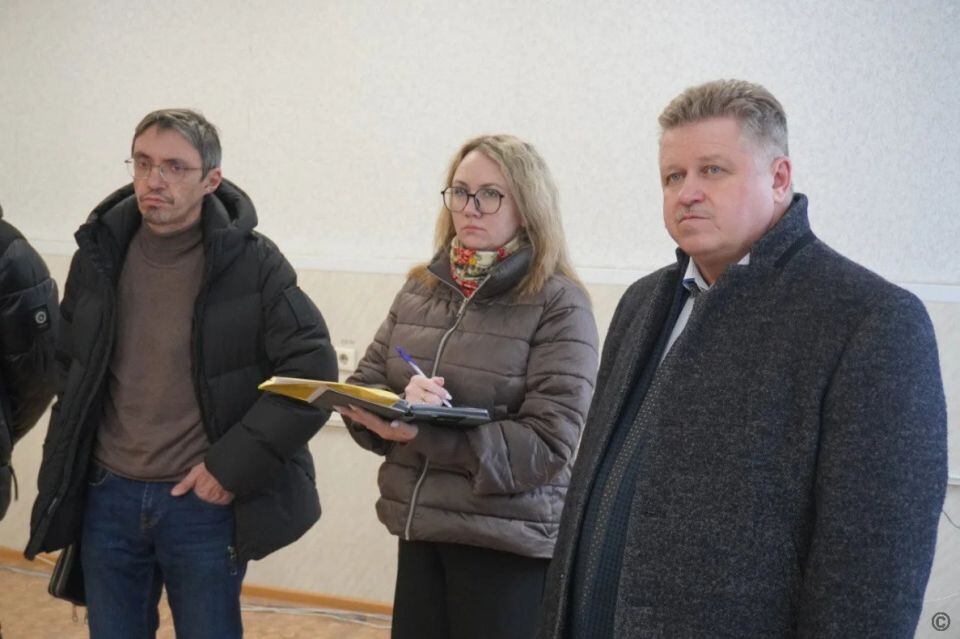    Рабочий выезд Александра Артемова в школы № 60 и № 102. Источник: Barnaul.org