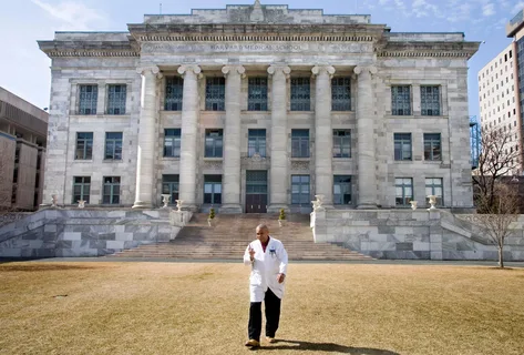 Жизнь не кончается. Или исследование околосмертных переживаний: доказательства из Медицинской школы Гроссмана Нью-Йоркского университета