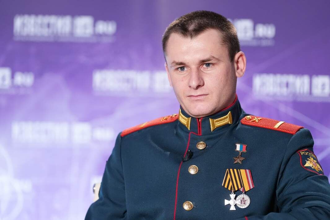 Герой Российской Федерации ефрейтор Артем Петров. Фото: ИЗВЕСТИЯ/Эдуард Корниенко