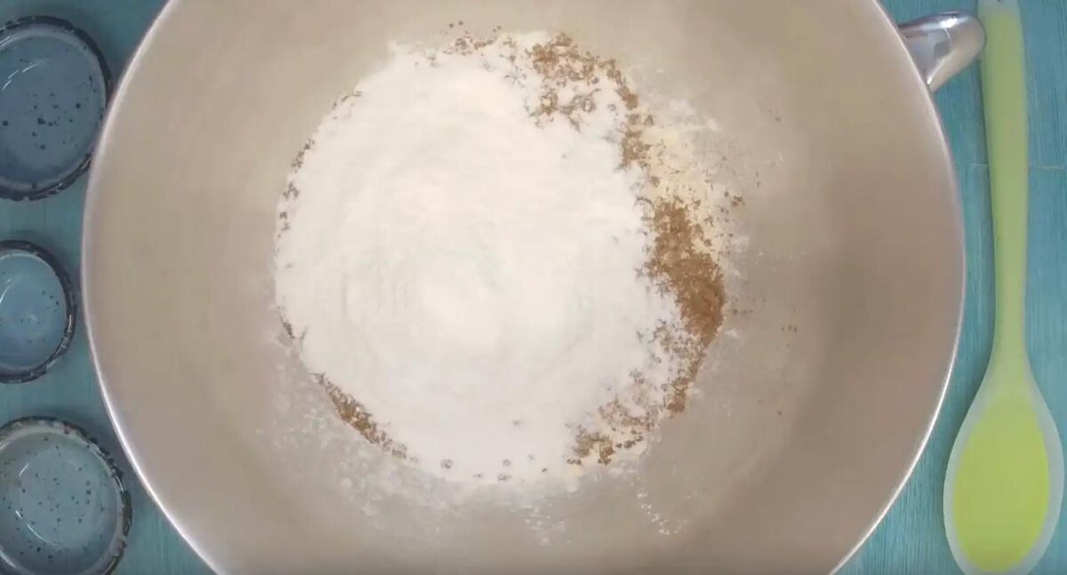 Добрые рецепты / Rutube📷Тщательно перемешайте сухие ингредиенты