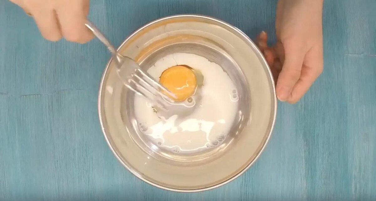 Добрые рецепты / Rutube📷Соедините яйцо и молоко