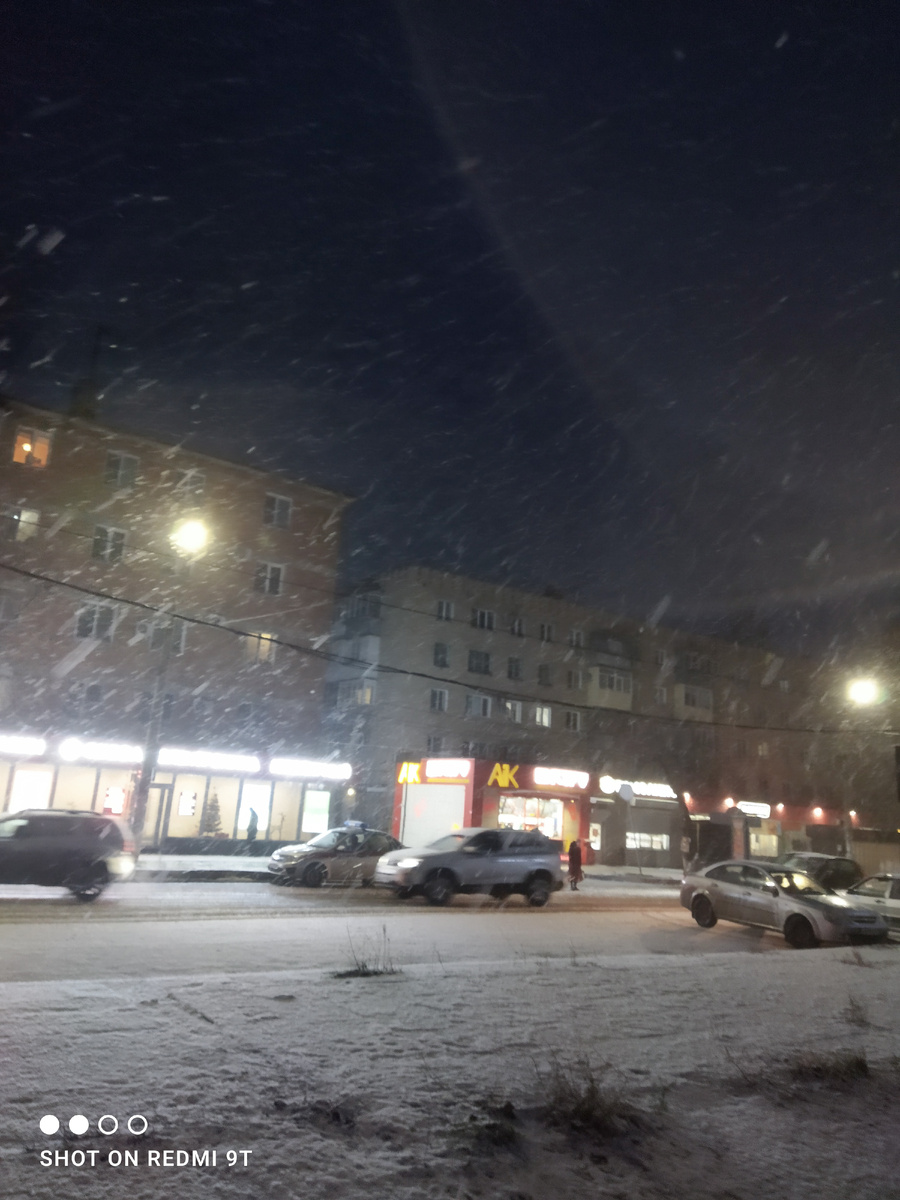 Снег идёт и тает, на улице плюс, а в прогнозе днём обещают снег с дождём