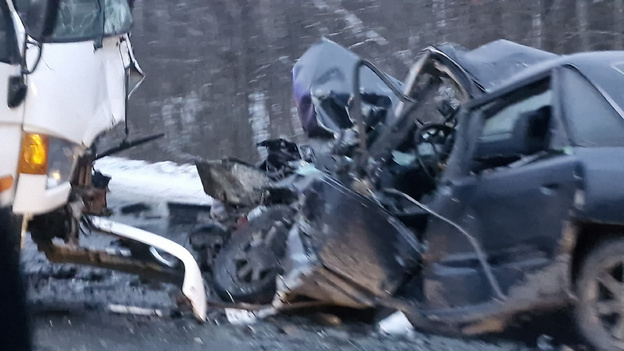    На трассе под Кировом столкнулись три машины, есть погибший