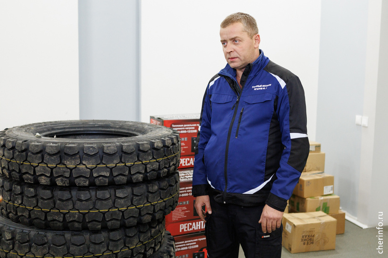    Помощь собрала компания "Гоара-Строй": по запросу бойцов купили шесть покрышек для внедорожников и пять тепловых дизельных пушек.