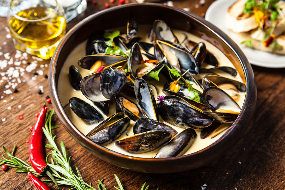 Maksim Toome / Shutterstock / FOTODOM📷Для мидий подходят соусы с простыми и ароматными ингредиентами