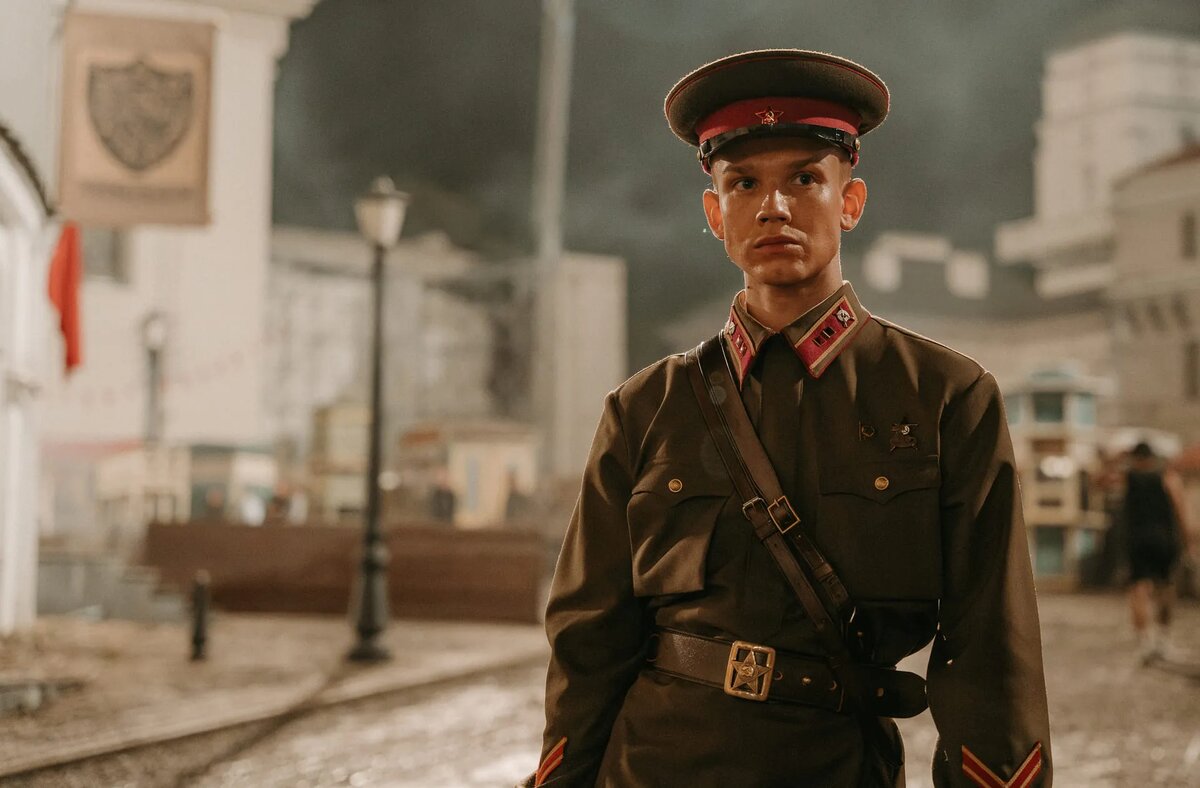 Фото: Кадр из фильма «В списках не значился» (2025) / Газпром-Медиа, Телекомпания НТВ, Кинокомпания Темп, 1-2-3 Production, ТРОМЕДИА, Московский театр Олега Табакова