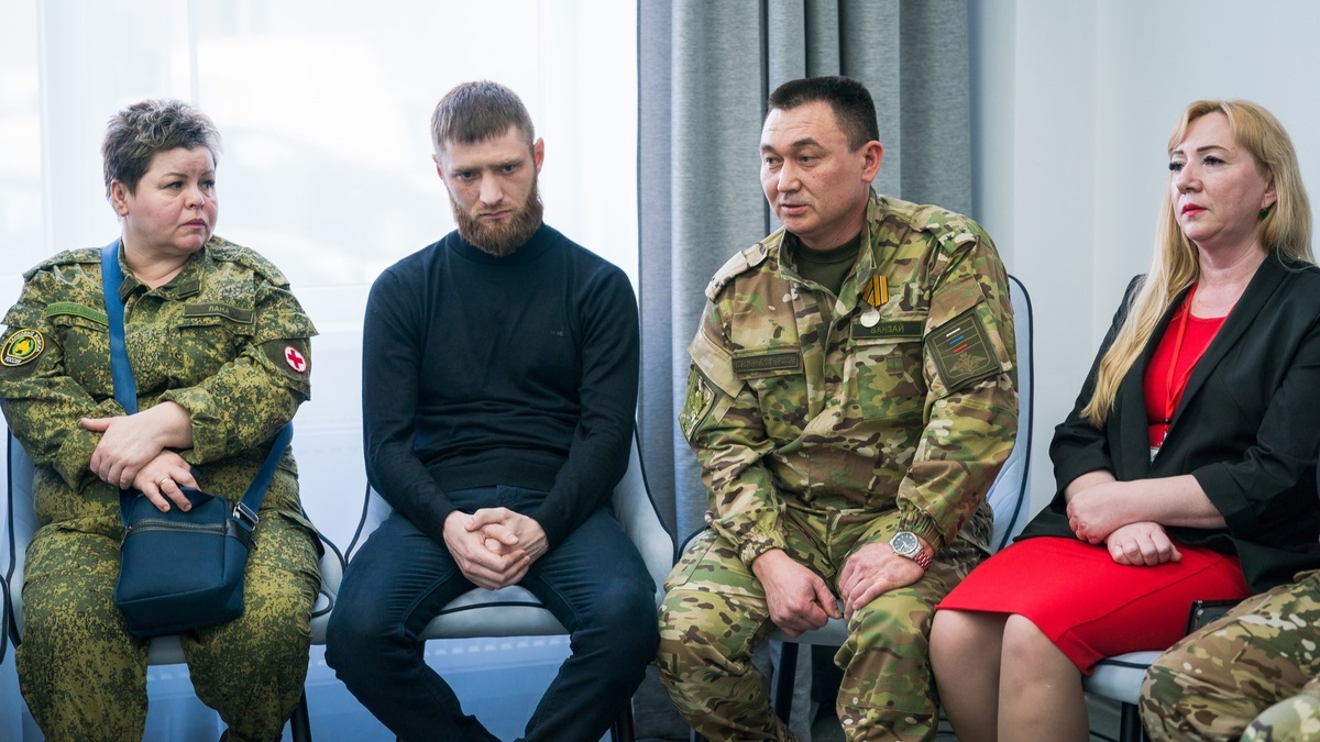    В Югре напомнили о ключевых мерах поддержки военнослужащих и их семей