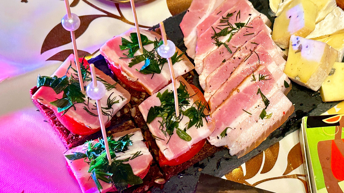 Грудинка «Деликатесная» ТМ «ЕРМОЛИНО»