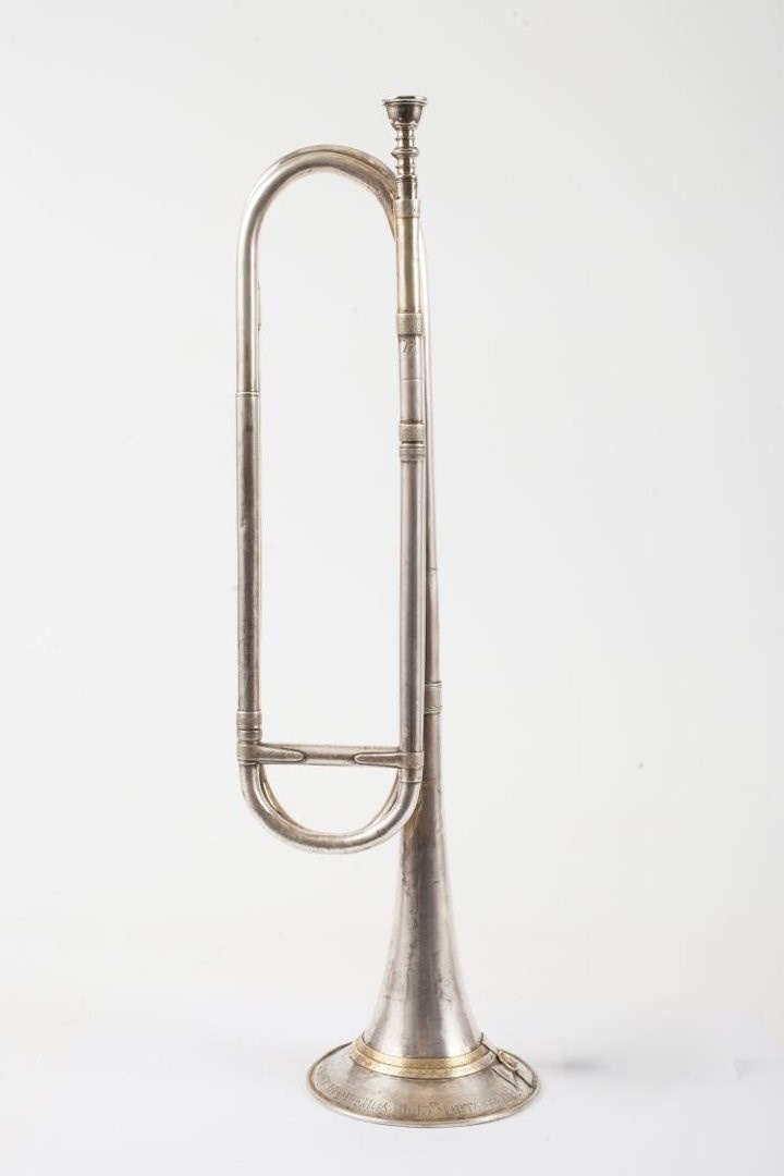 Труба натуральная. Мастер К. Траншель. На раструбах надпись: «За храбрость противу неприятеля при Фер-Шампеноазе 13-го марта 1814-го года». Санкт-Петербург, 1814. Серебро, позолота, металл, гравировка. Из фондов Музея музыки.