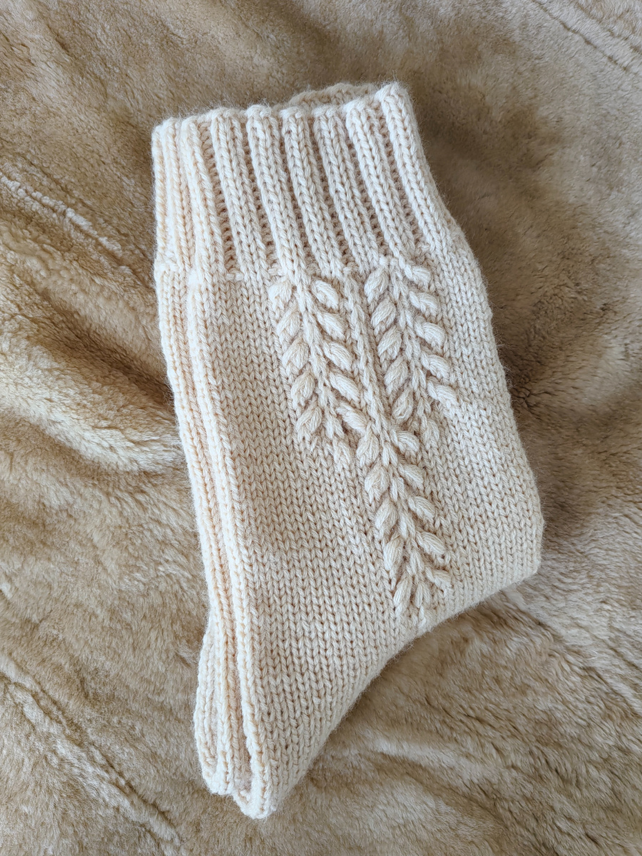 Узор на носочках. Работа автора. Фото автора.