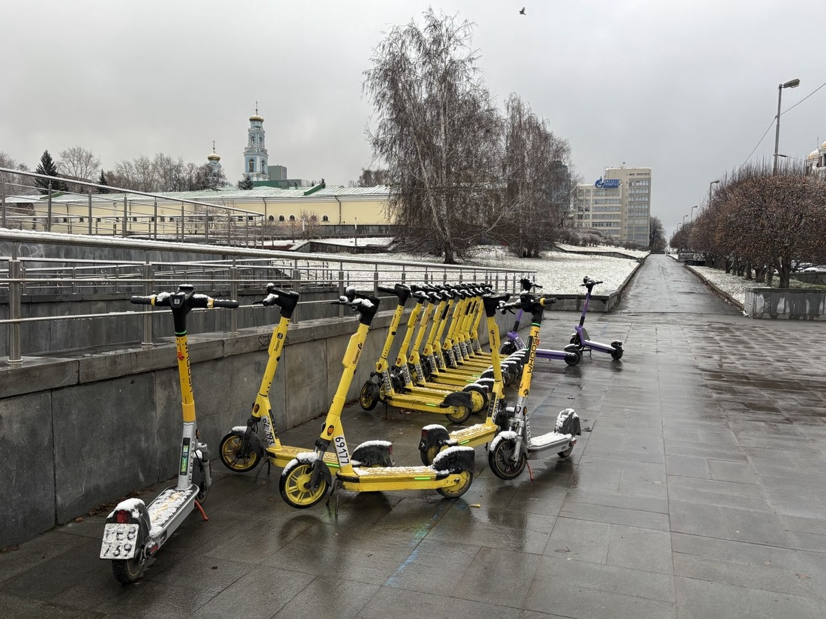 Самокаты заполонили улицы Екатеринбурга.  Фото: Фото: ФедералПресс / Ольга Дружинина