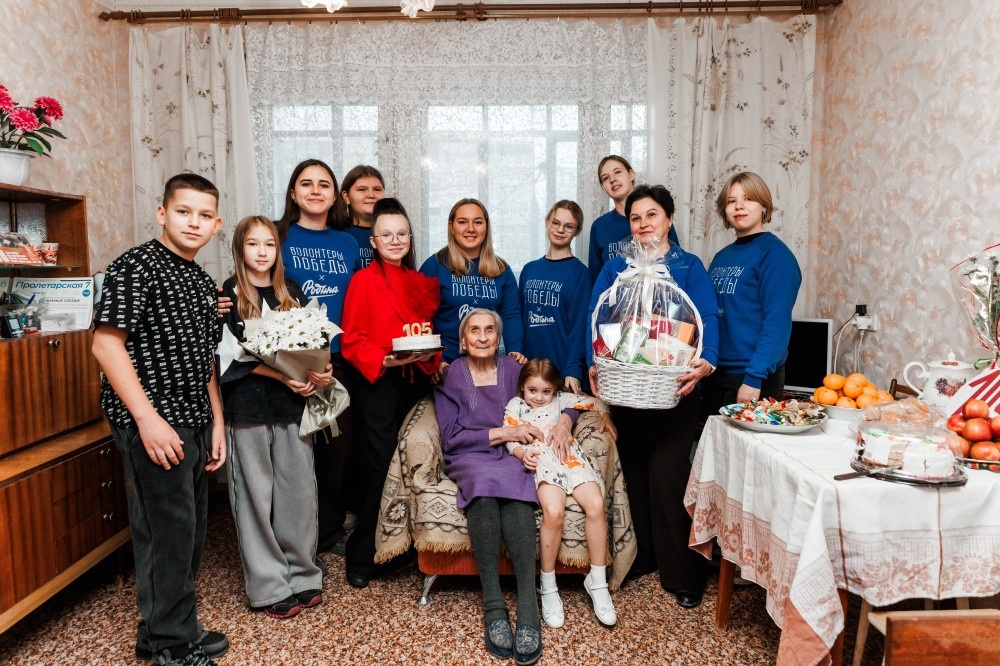    Волонтёры Победы поздравили Марию Комолову с 105-летием