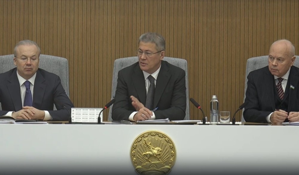    Радий Хабиров напомнил чиновникам Башкирии о запрете новогодних корпоративов