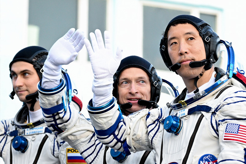     Джонатан Ким, Сергей Рыжиков и Алексей Зубрицкий(справа налево)    
 Фото: Алексей Филиппов / ТАСС