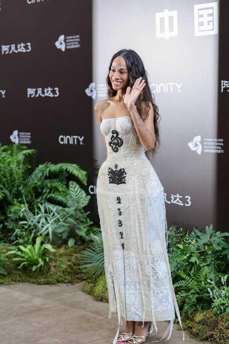 Зои Салдана📷
