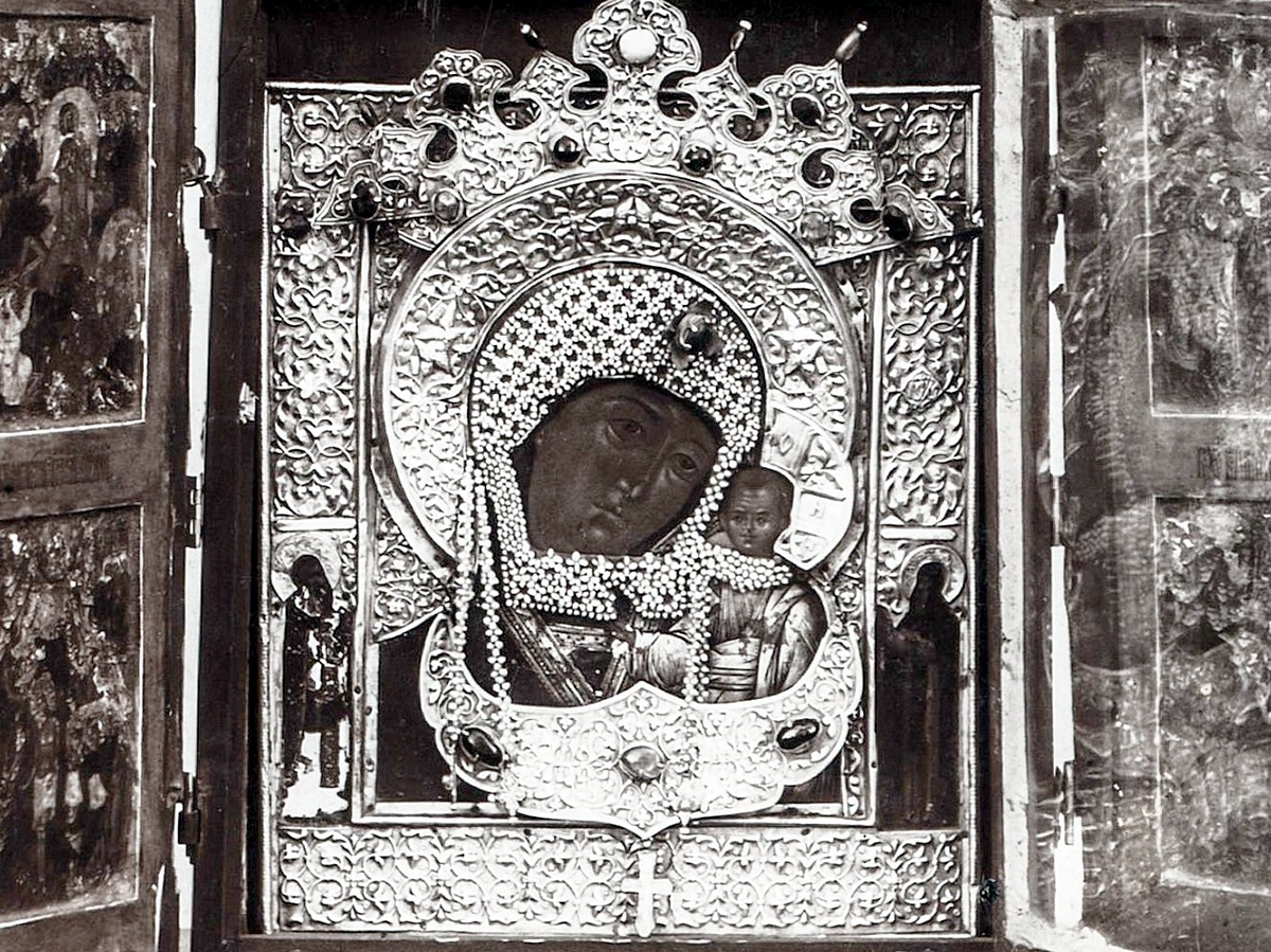 Казанская икона Богородицы из Макарьевского монастыря. Фото С. М. Прокудина-Горского, 1910.