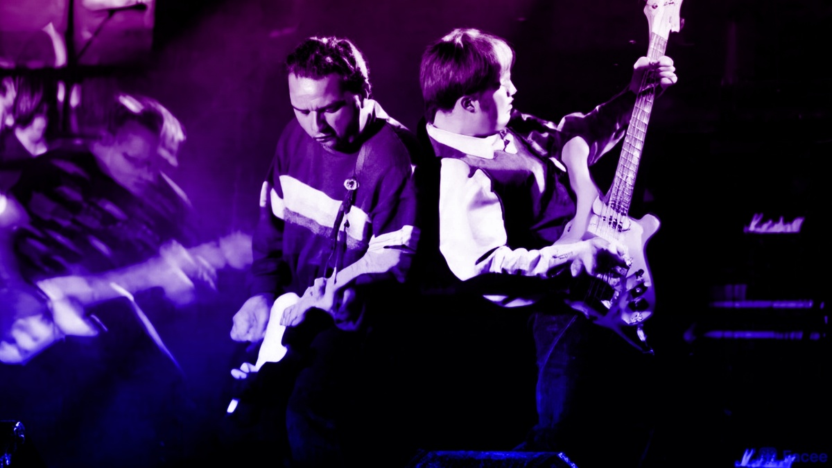 Первые выступающие фестиваля — группа «ЧайФ» 