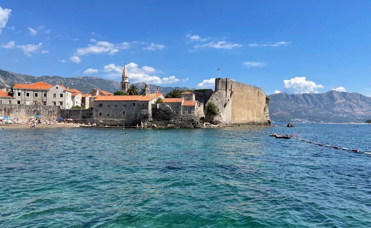    Россияне могут купить туры в Черногорию на лето 2026 года со скидками до 50%