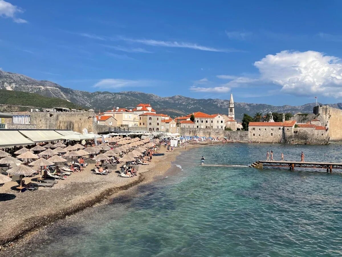     Полетная программа Jazeera Airways по маршруту Москва – Кувейт – Тиват стартует 24 июня 2026 года и продлится до 27 сентября 2026 года. Эксклюзивный держатель блоков – ПАКС. Фото: Галина Максимова, руководитель отдела Черногории ПАКС