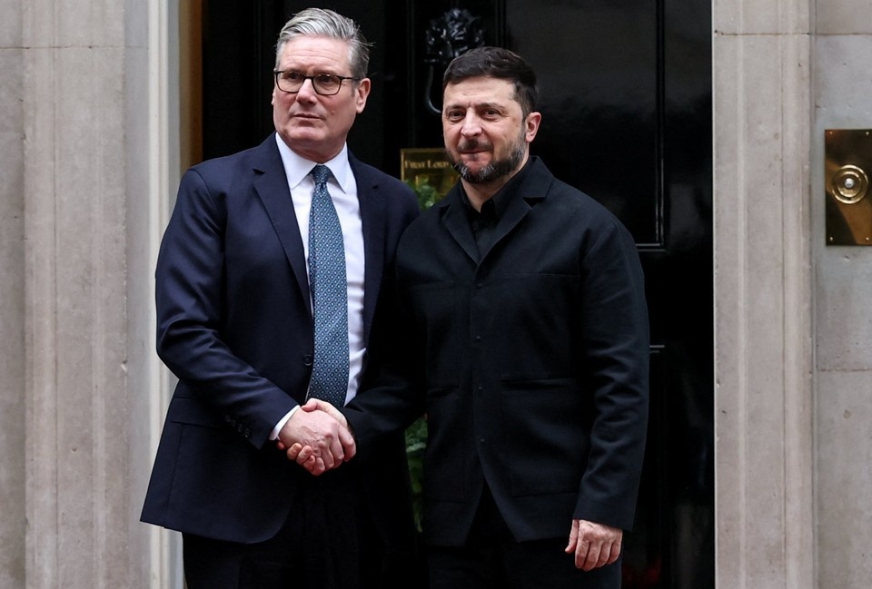 Зеленский явно остался доволен беседой со Стармером и другими европейскими союзниками киевского режима. Фото: REUTERS