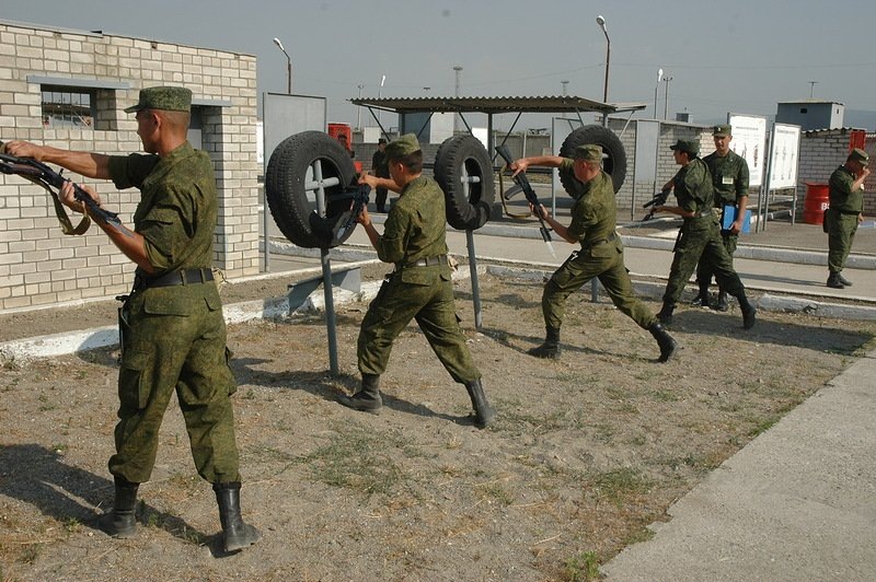 Прикладом бей!