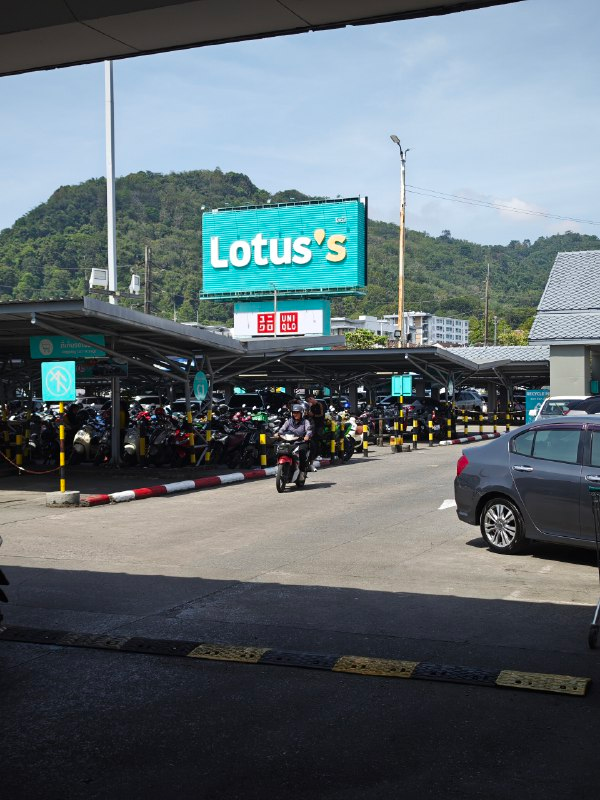Парковка Lotus