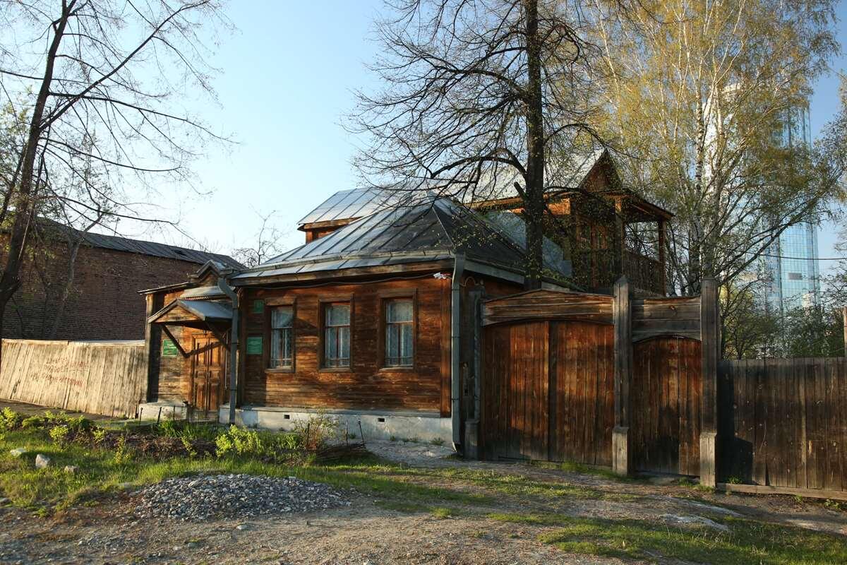    Усадьба Казанцева в Екатеринбурге с плодовым садом stalker