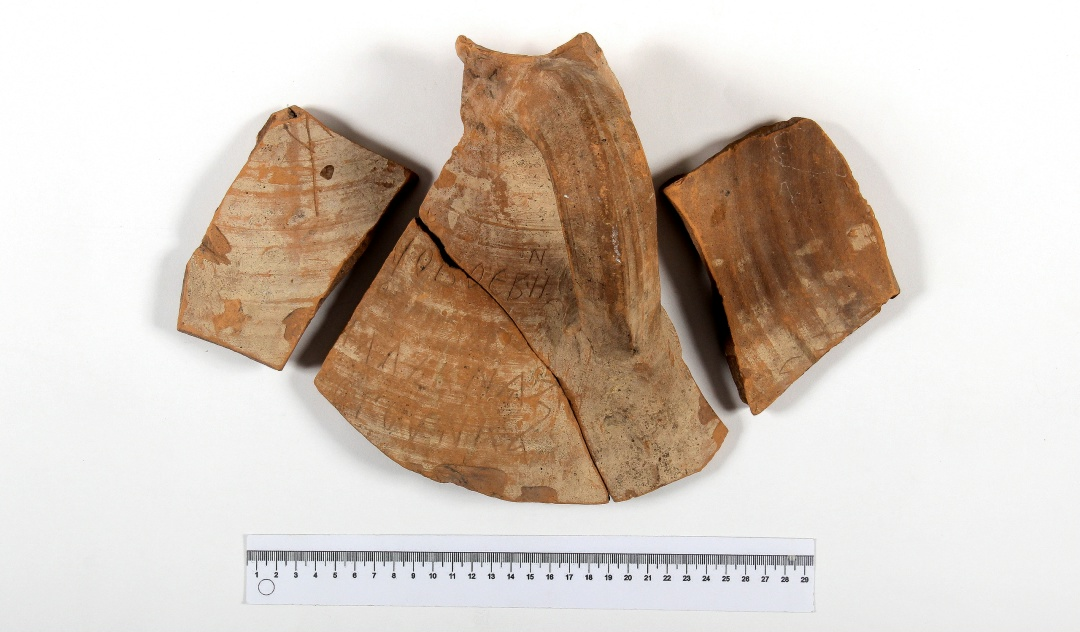 Фрагмент амфоры с надписью из Старой Рязани