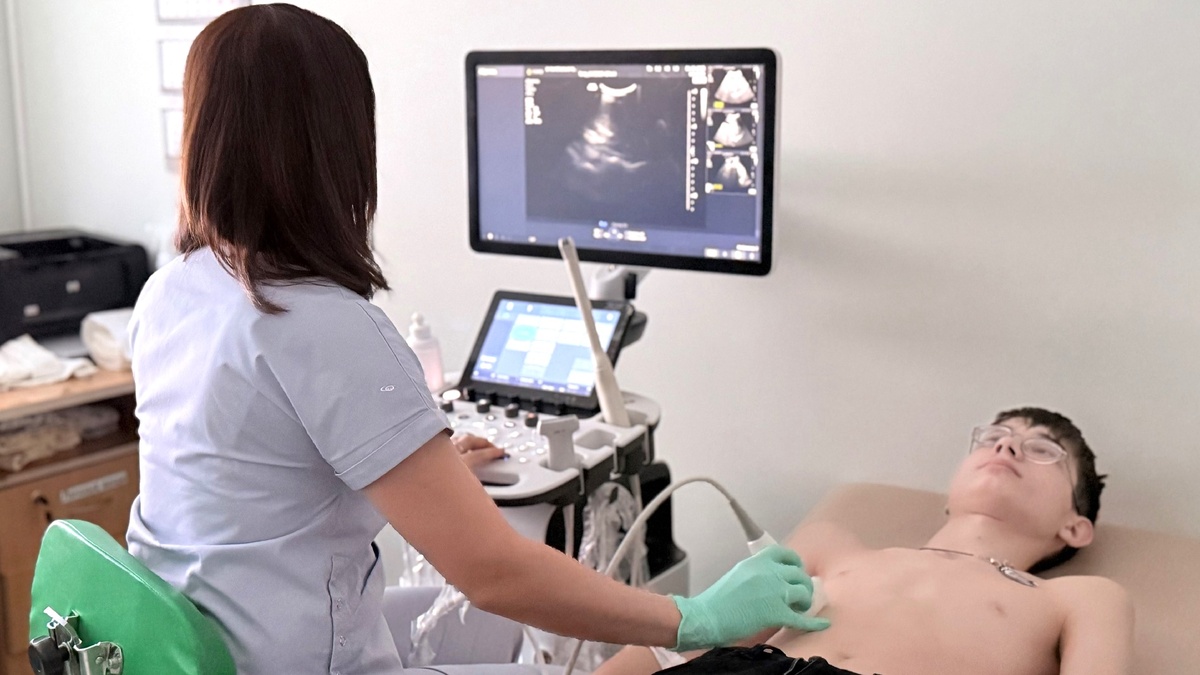    «Детские ладошки в руках Югры»: лангепасские врачи провели медосмотр для детей участников СВО