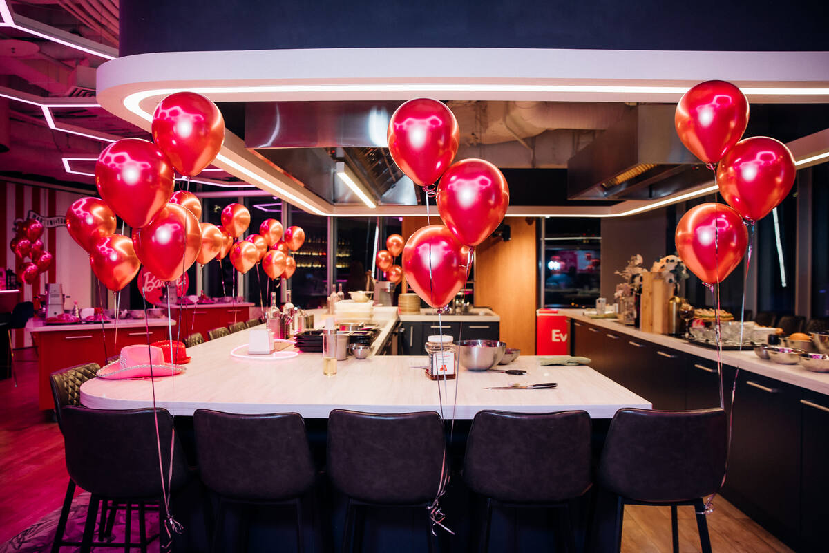 Правильно подобранный свет точно поможет создать атмосферу выпускного