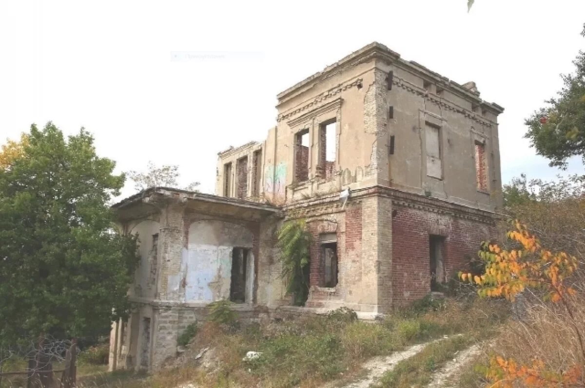    В Новороссийске за 1 руб можно арендовать разрушенную дачу Щенсновича