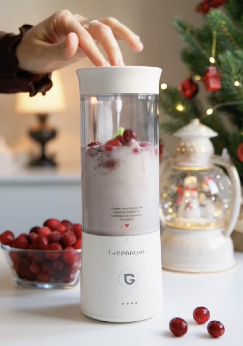 Пряный смузи с клюквой в блендере Greennovo