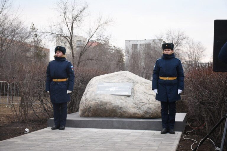    В Оренбурге открыли мемориал экипажам 117-го военно-транспортного авиаполка Оренбуржье