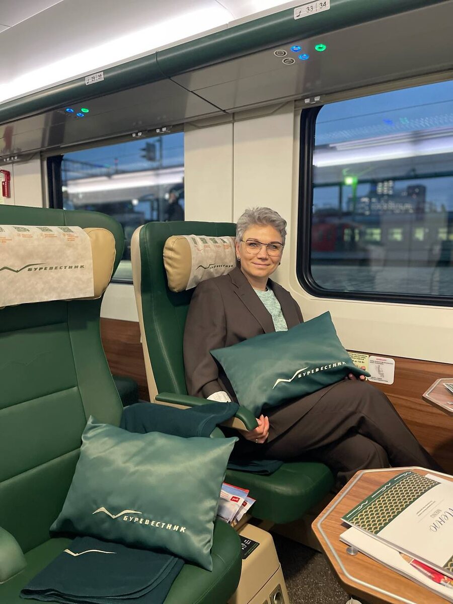 Генеральный директор ООО «ТК Треартекс» Мария Анатольевна Григоренко в поезде «Буревестник» на маршруте 📍 Москва – Нижний Новгород, где применены ткани Treratex в обивке и декративных элементах. 