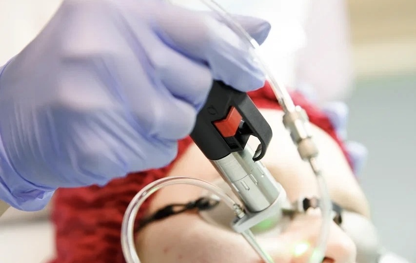 Можно ли гулять после косметологических процедур? Разбираем самые частые случаи