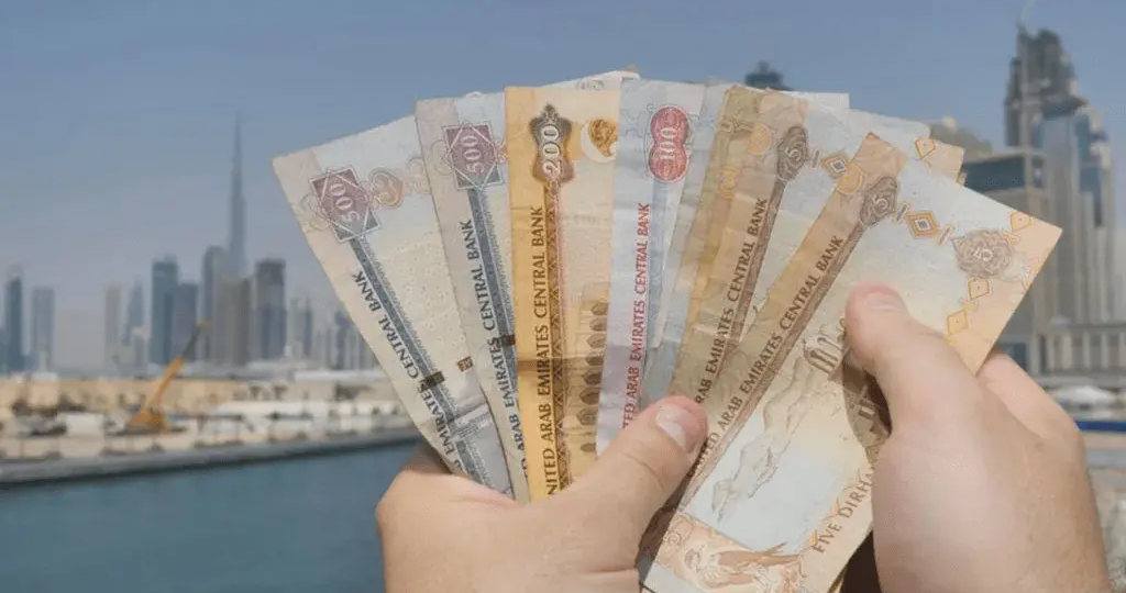 Мой опыт: как я выгодно поменял рубли на дирхамы для отпуска в ОАЭ в 2025 году