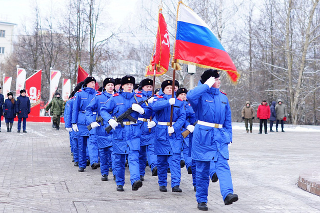    В Кирове у Вечного огня отметили День Героев Отечества