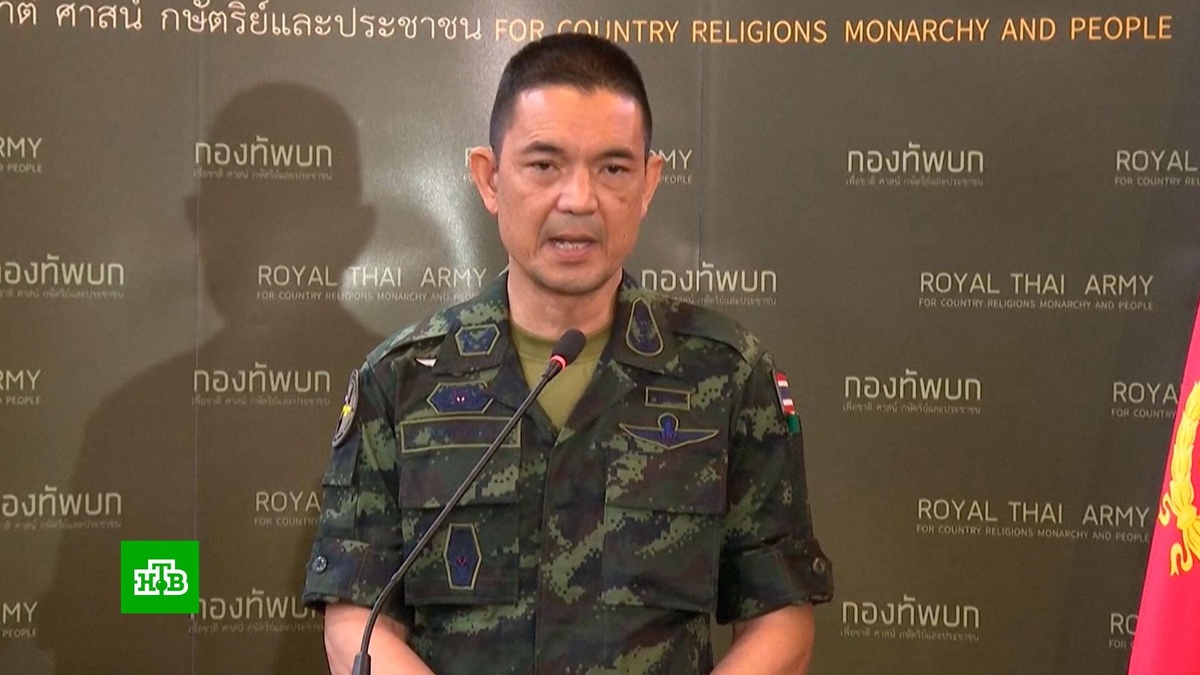    Таиланд и Камбоджа стягивают к границе танки и артиллерию