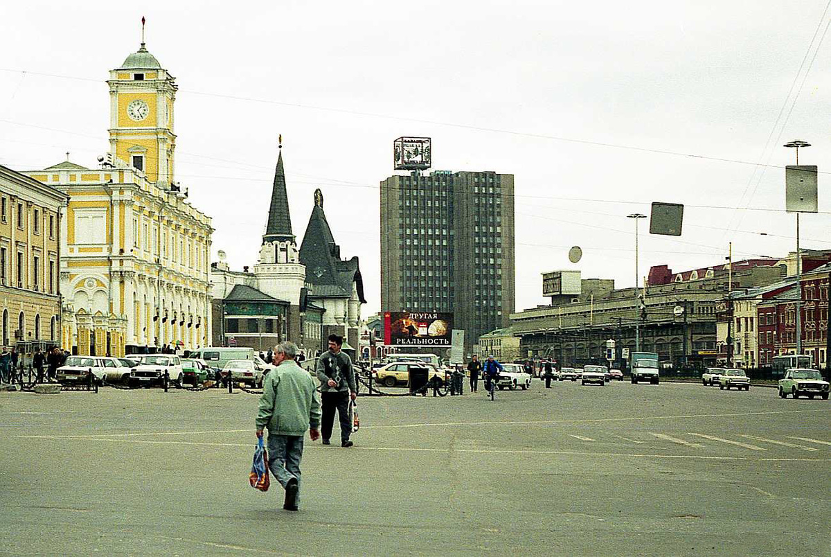 Комосомольская площадь.