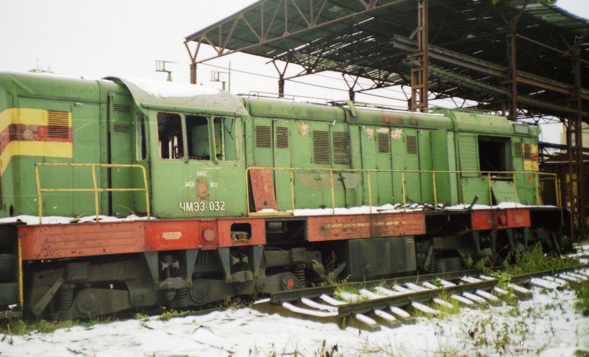 Списанный тепловоз.