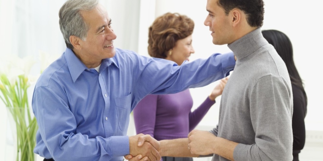 Он онемел, когда увидел, кого привез к ним отец его невесты