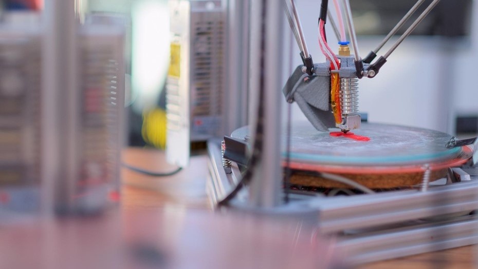 Автор фото: Валентин Беликов / "Деловой Петербург". Печать на 3D-принтере.