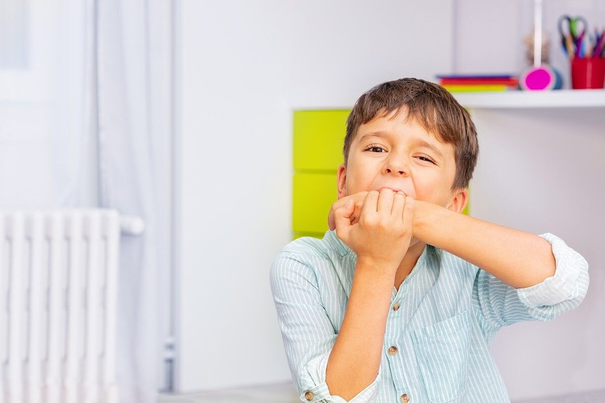 Аутоагрессия может проявиться и в три года, и в подростковом возрасте. Источник: Sergey Novikov / Shutterstock / FOTODOM📷
